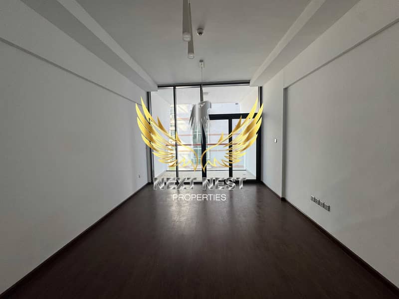 ELEGANT & BRIGHT - FREEHOLD NEXT TO METRO