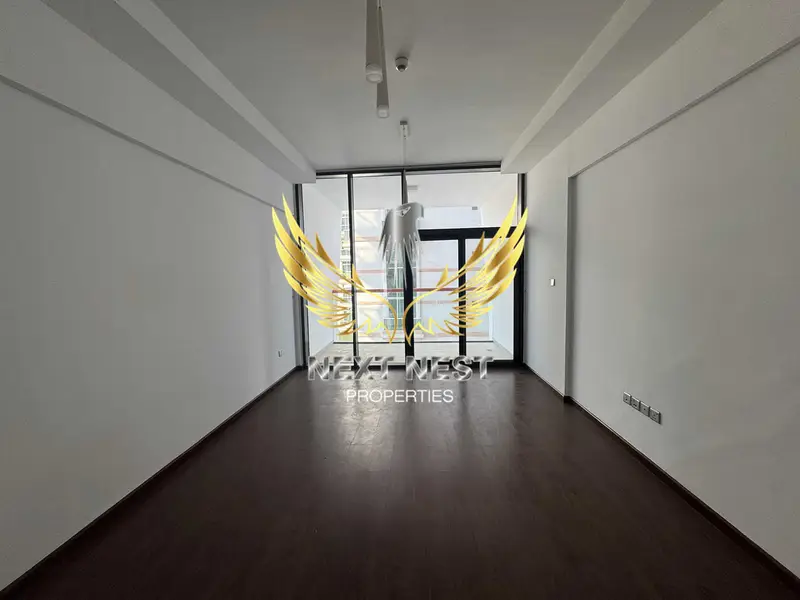 ELEGANT & BRIGHT - FREEHOLD NEXT TO METRO