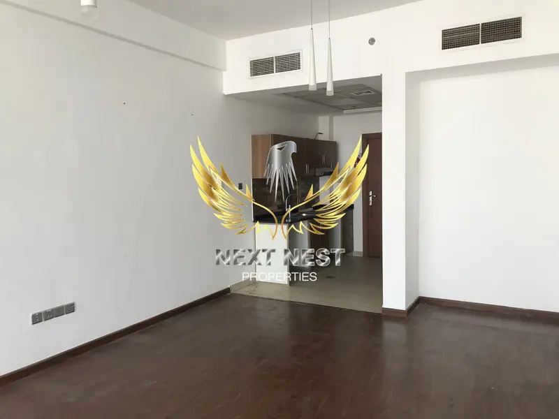 ELEGANT & BRIGHT - FREEHOLD NEXT TO METRO