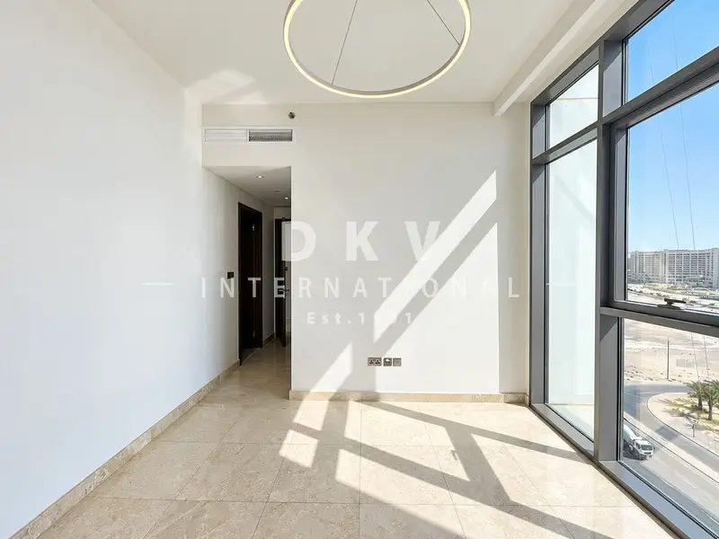 Panoramic Sea View | Bright Corner Unit | Vacant