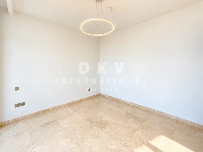 Panoramic Sea View | Bright Corner Unit | Vacant