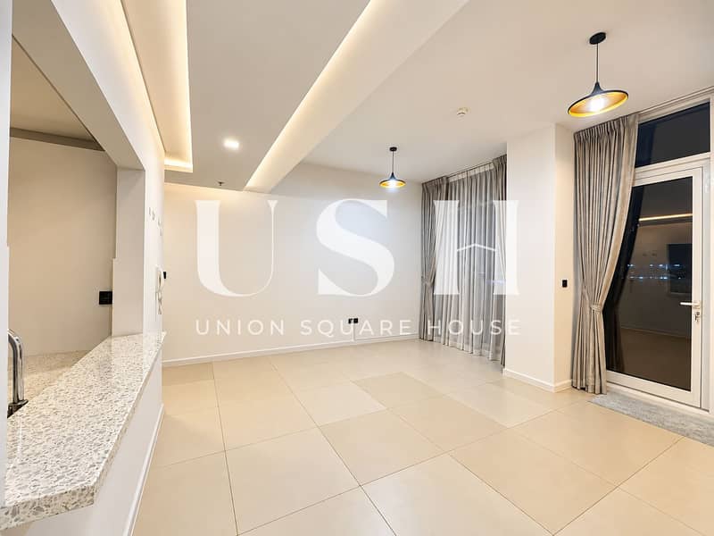 2 Modern Empty Apartment with Night Views. png