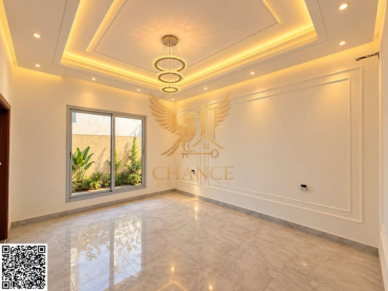 8 Luxury Empty Room with Ring Chandelier. png