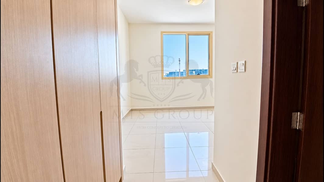 7 Minimal Apartment Entryway with City View. png