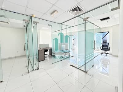 Office para en Alquiler en Al Barsha, Dubai - Bright Glass-Walled Modern Office. png
