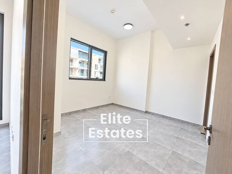2 Modern Empty Apartment Interior. png