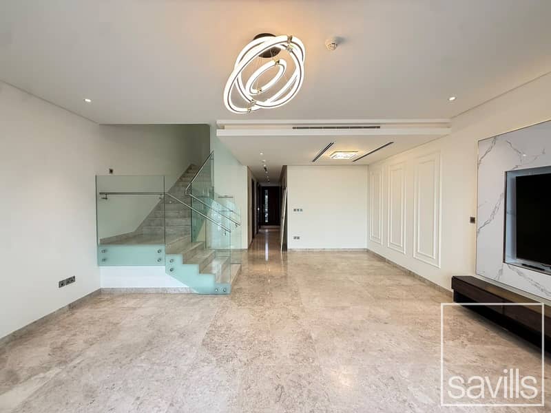 Skyline Living | Luxurious 4-Bedroom Townhouse Skyline Living | Luxurious 4-Bedroom Townhouse
