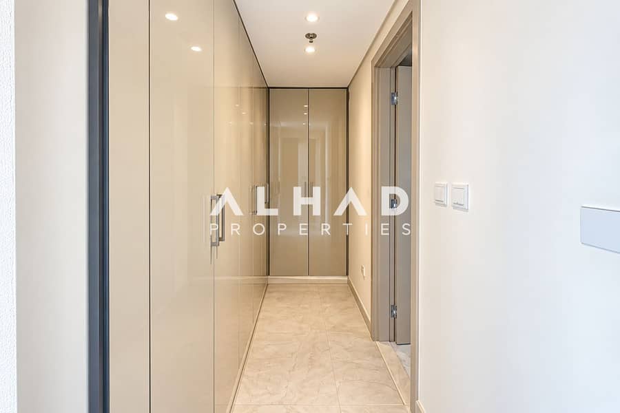 10 Minimalist Hallway with Glossy Wardrobes. png