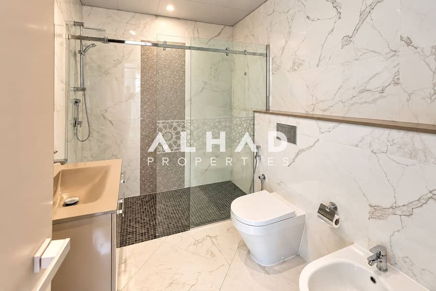 13 Modern Marble-Tile Luxury Bathroom. png