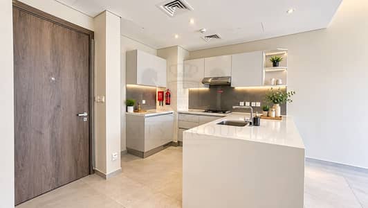 1 habitación Apartamento para en Alquiler en Business Bay, Dubai - Minimalist Kitchen with Warm Modern Details. png 1 habitación Apartamento para en Alquiler en Business Bay, Dubai - Minimalist Kitchen with Warm Modern Details. png
