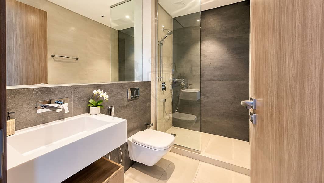 12 Modern Minimalist Hotel Bathroom. png