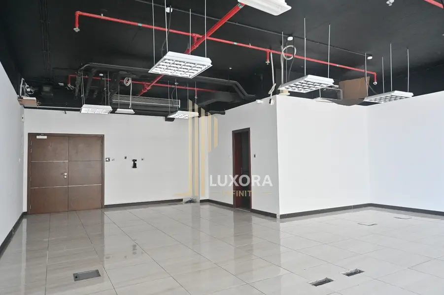 Fitted Office | Open-plan Layout | 2 Parkings | Canal View