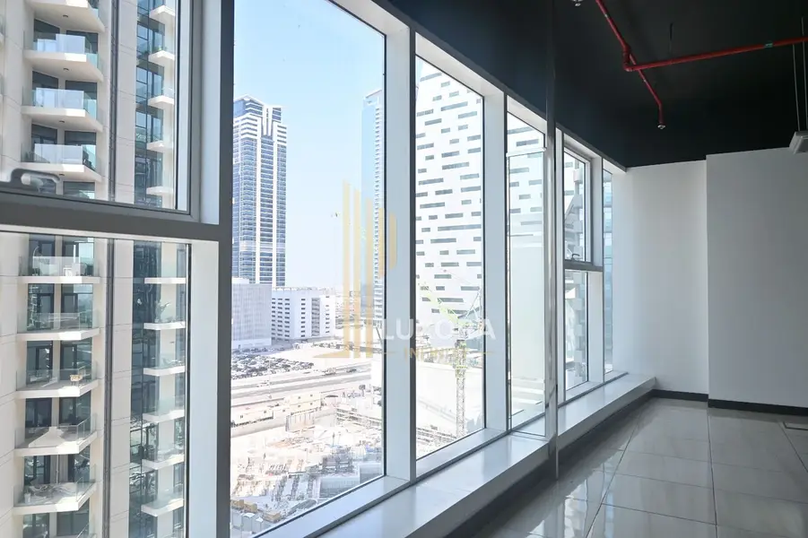 Fitted Office | Open-plan Layout | 2 Parkings | Canal View