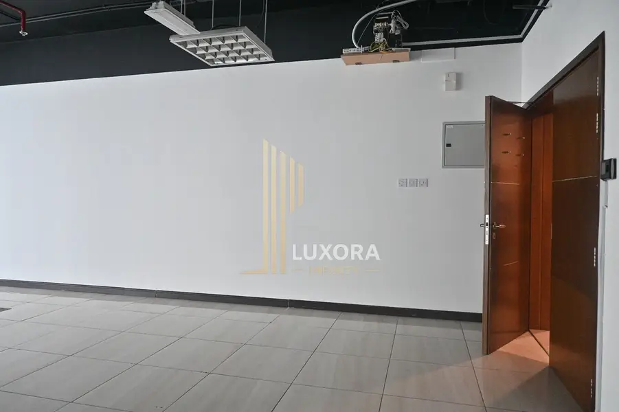 Fitted Office | Open-plan Layout | 2 Parkings | Canal View