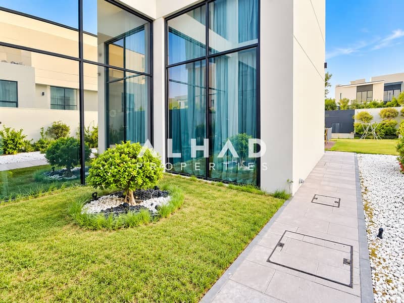 3 Modern Villa Courtyard with Topiary Garden. png
