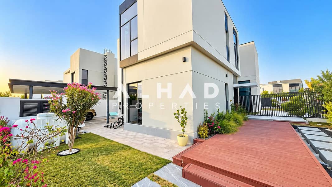 4 Modern Villa with Colorful Garden. png