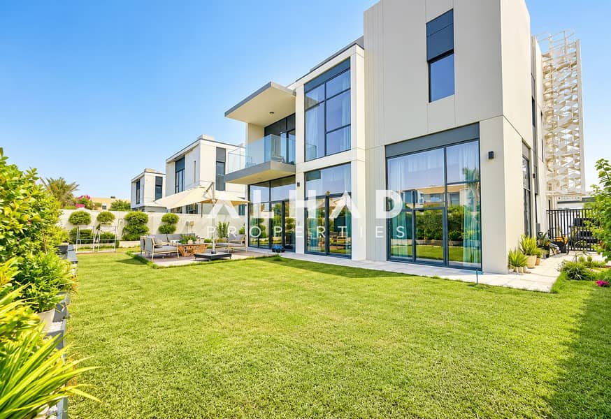 7 Modern Villa Garden Retreat. png