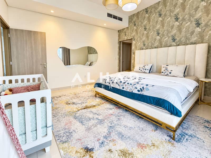 17 Modern Luxury Bedroom with Nursery Crib. png