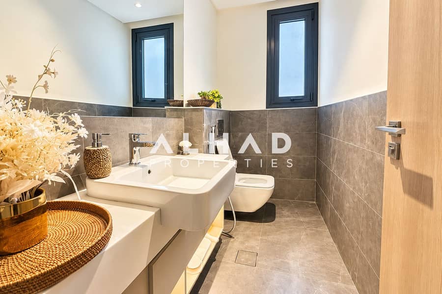 22 Modern Gray Stone Bathroom Retreat. png