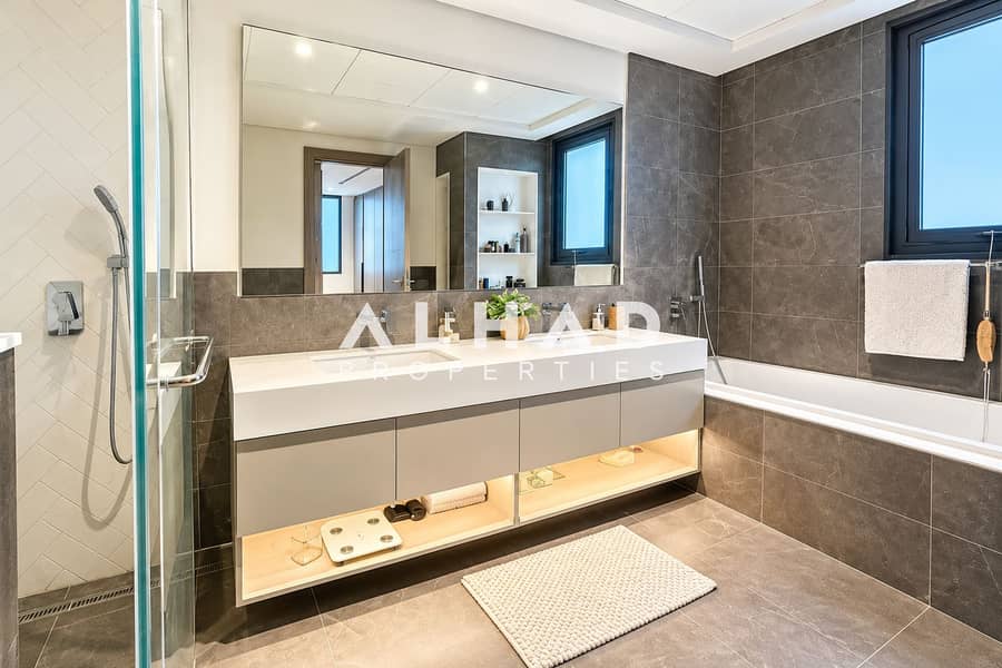 23 Modern Luxury Bathroom Retreat. png