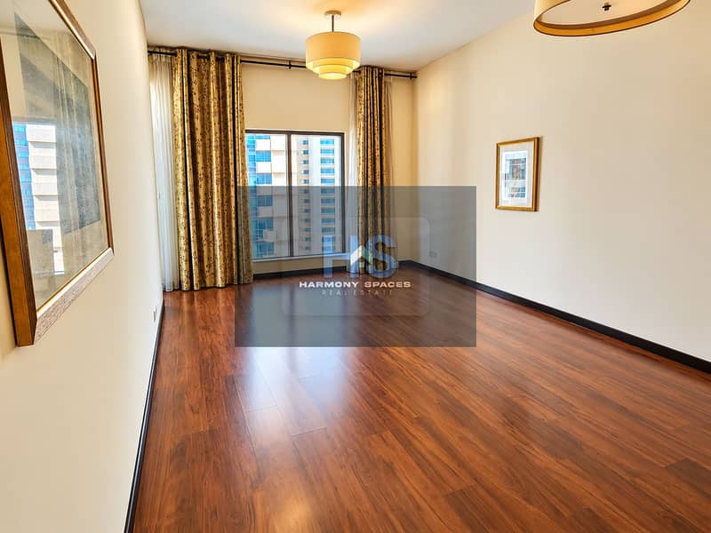 3 Elegant Empty Apartment with City Views. png