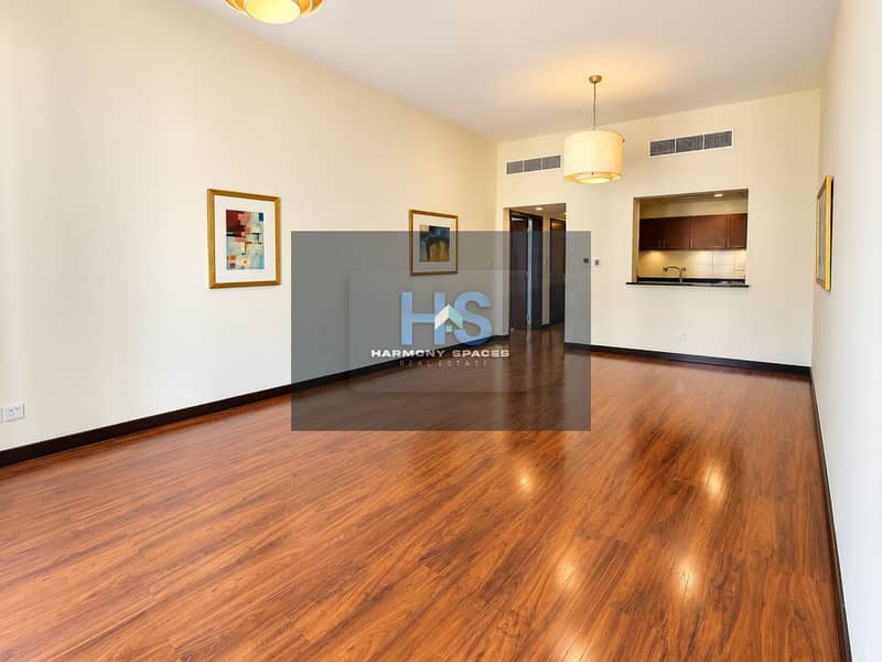 5 Bright Empty Apartment Interior. png