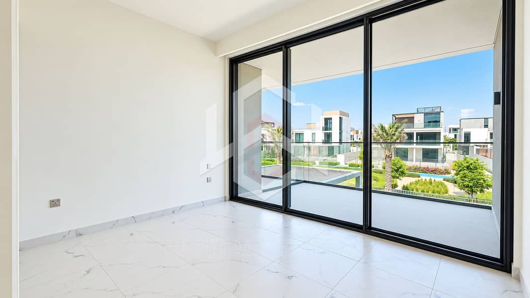 4 Spacious 5-BR+M Villa | Private Garden | Park View