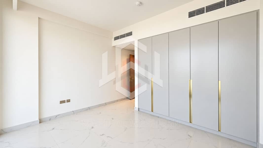 12 Spacious 5-BR+M Villa | Private Garden | Park View
