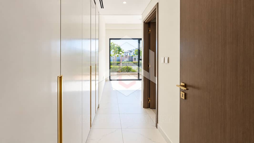 14 Spacious 5-BR+M Villa | Private Garden | Park View