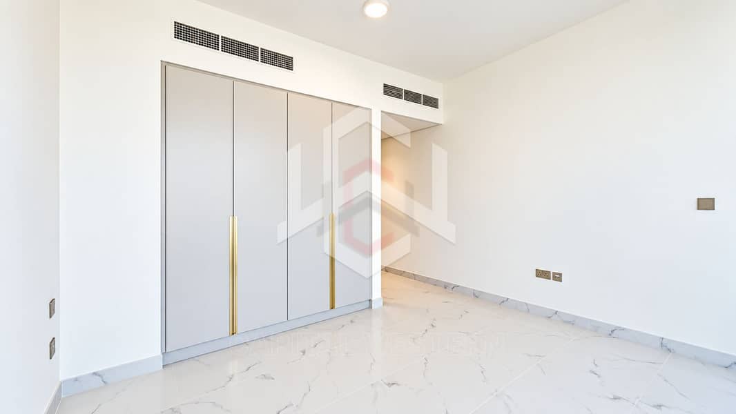 22 Spacious 5-BR+M Villa | Private Garden | Park View