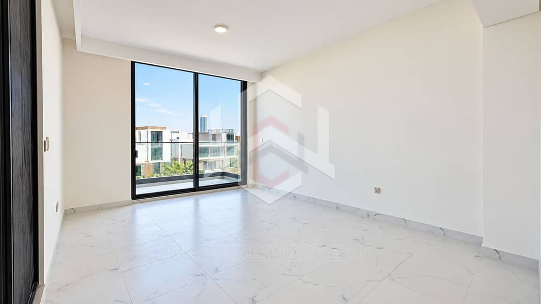 29 Spacious 5-BR+M Villa | Private Garden | Park View