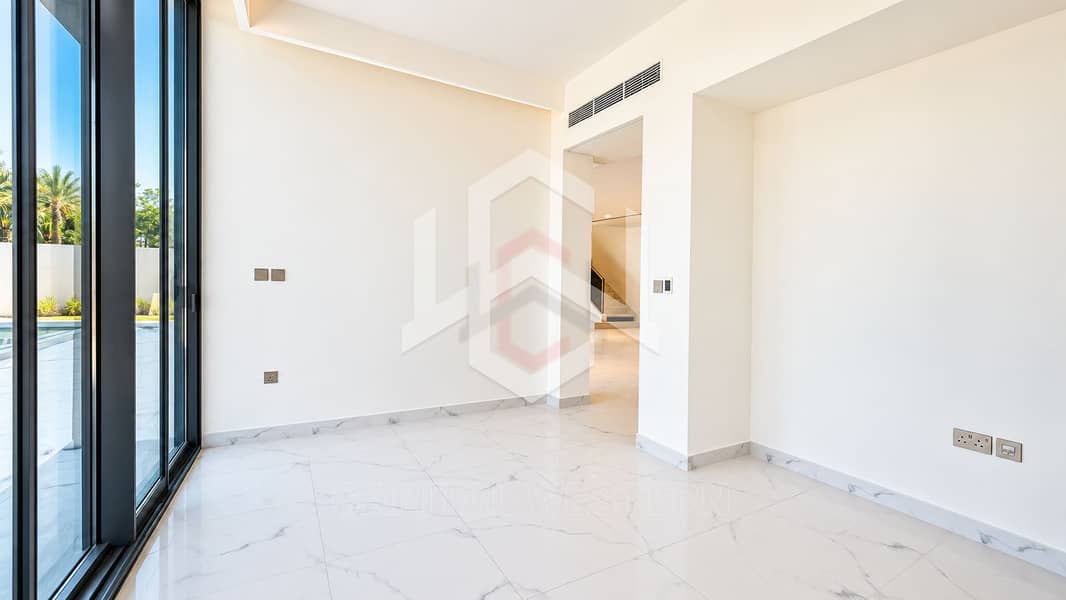 9 5BR VILLA | PRIVATE SWIMMING POOL | READY