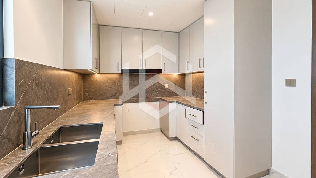 11 5BR VILLA | PRIVATE SWIMMING POOL | READY