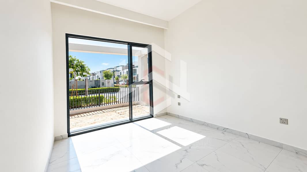 22 5BR VILLA | PRIVATE SWIMMING POOL | READY