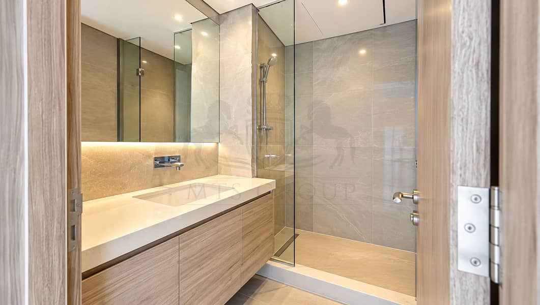 8 Modern Neutral Bathroom Interior. png