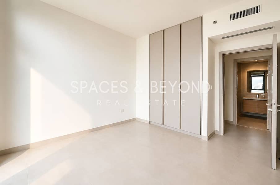 8 Sunlit modern interior with reflective windows-3. png