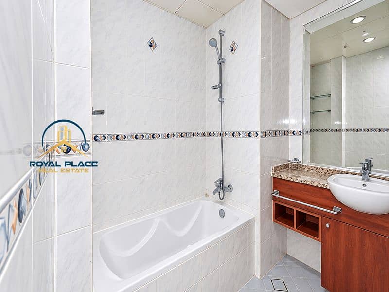 14 Modern Marble-Tiled Bathroom Retreat_6_11zon. png