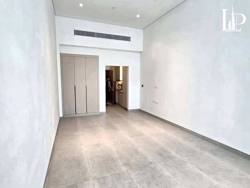 2 05_Entrance_and_Wardrobe. jpg