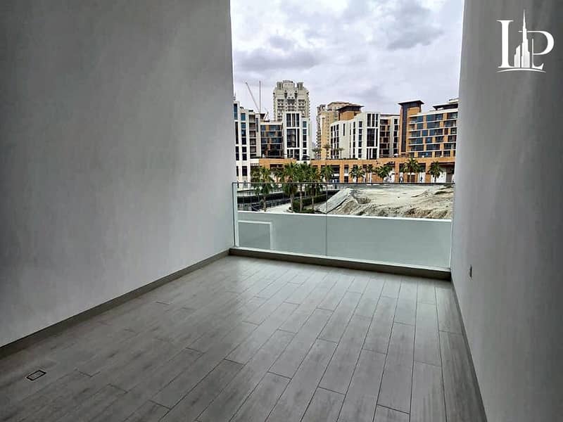 6 02_Living_Area_Window_View. jpg