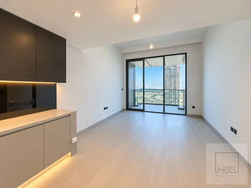 HIGH FLOOR - PREMIUM FINISHING - FITTED KITCHEN