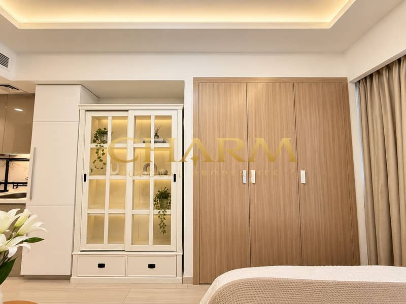 4 Warm Minimalist Bedroom Storage Wall. png