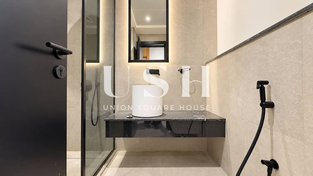 23 Bright Neutral Bathroom With Warm Glow. png
