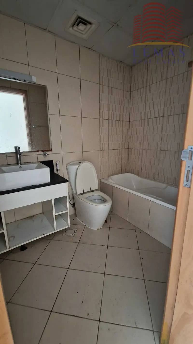9 874421288-800x600. webp