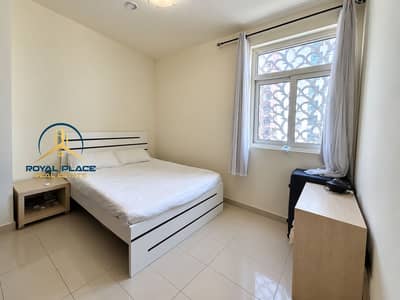 1 Спальня Апартамент в аренду в Аль Фурджан, Дубай - Minimalist Bedroom with Patterned Window. png