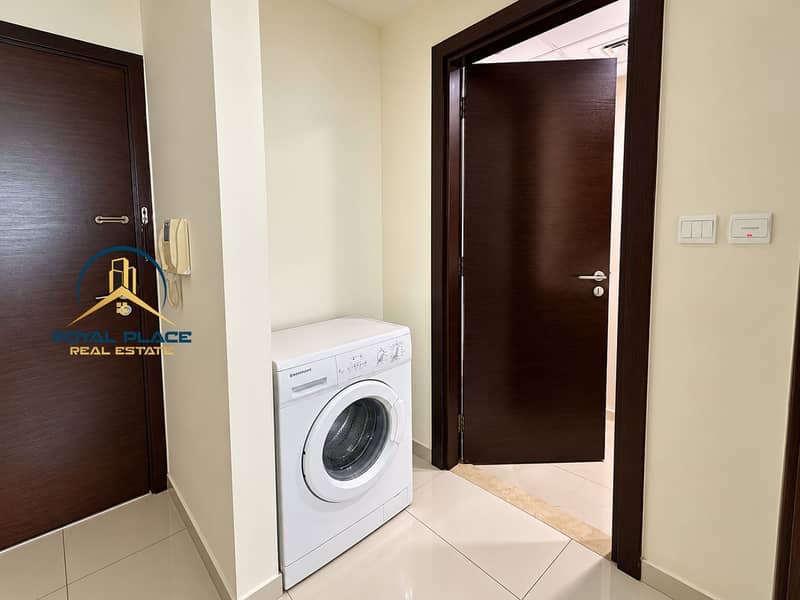 7 Modern Utility Nook with Washing Machine. png