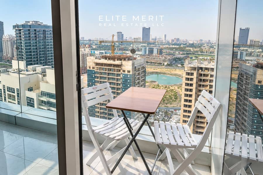 6 Balcony Bistro Overlooking the Cityscape. png
