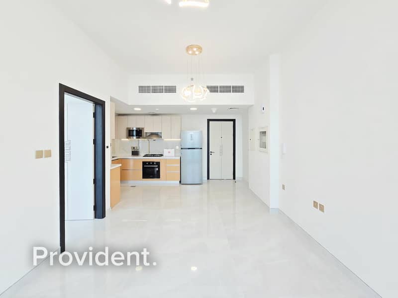 Modern | Vacant | Semi-Furnished Modern | Vacant | Semi-Furnished