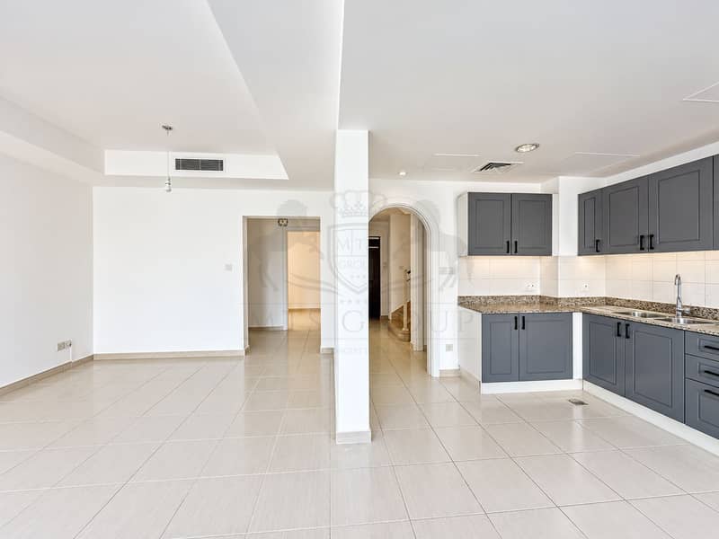 4 Bright Empty Modern Apartment Interior. png