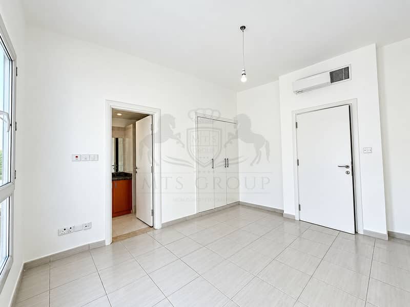 16 Minimalist Empty Room with Open Bathroom. png