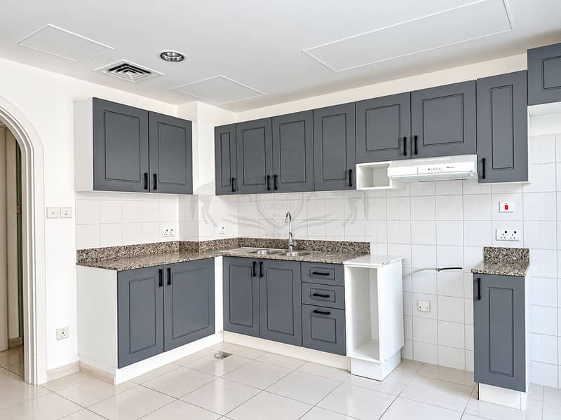 18 Modern Charcoal L-Shaped Kitchen. png